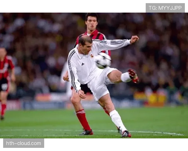 齐达内技术细节解析：足球战术中的艺术与智慧引人瞩目