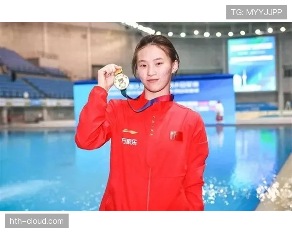 陈芋汐跳水拿金牌，转头在便利店啃饭团当午饭